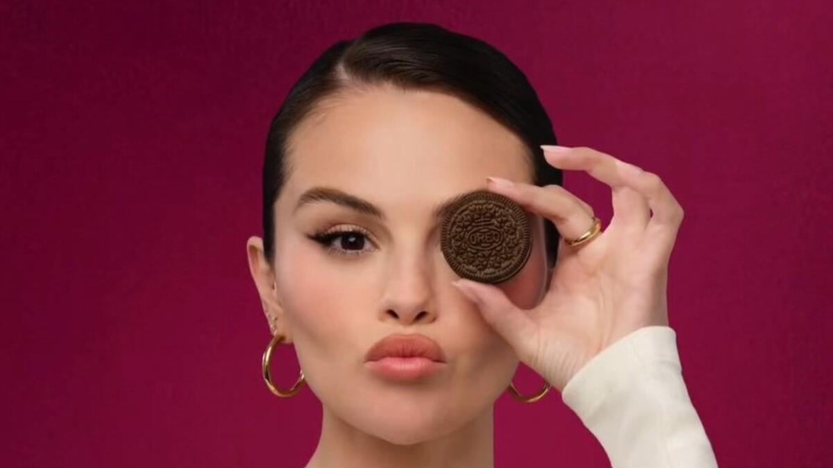 Selena Gómez lanza una Oreo con sabor a horchata.