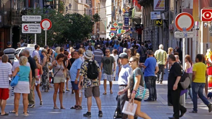 Los plazos con libertad de apertura en las zonas turísticas, como el centro de Palma, divide a las patronales de comercio.