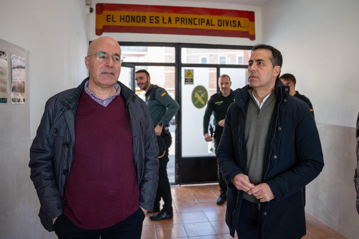 Momento de la visita al cuartel de Benicarló.