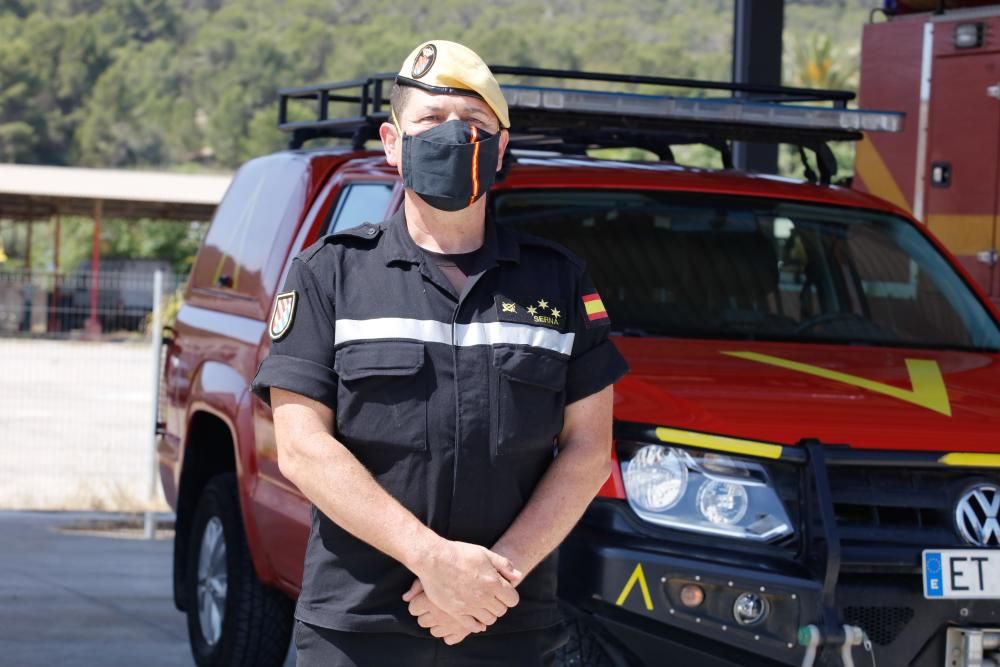 Ocho soldados de la Unidad Militar de Emergencias (UME) y cinco vehículos, bajo las órdenes del capitán Juan Serna, llegaron ayer de madrugada a Ibiza