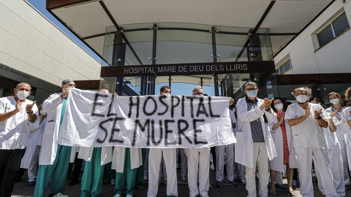 Especialistas del hospital de Alcoy protestan contra su traslado a Urgencias en verano