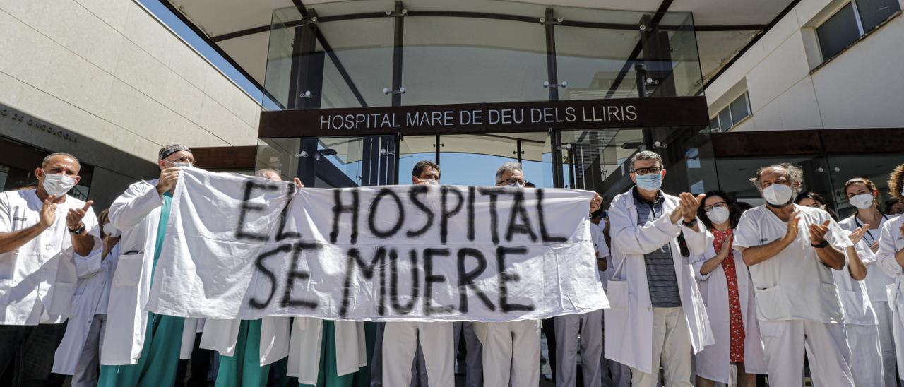 Especialistas del hospital de Alcoy protestan contra su traslado a Urgencias en verano