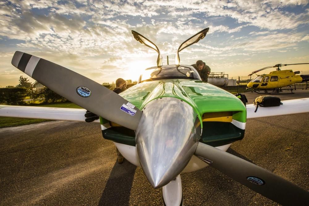 Manuel Díaz y su copiloto inician su vuelo desde la Morgal a Plymouth