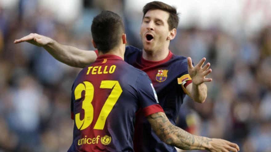 Messi celebra su gol con Tello.