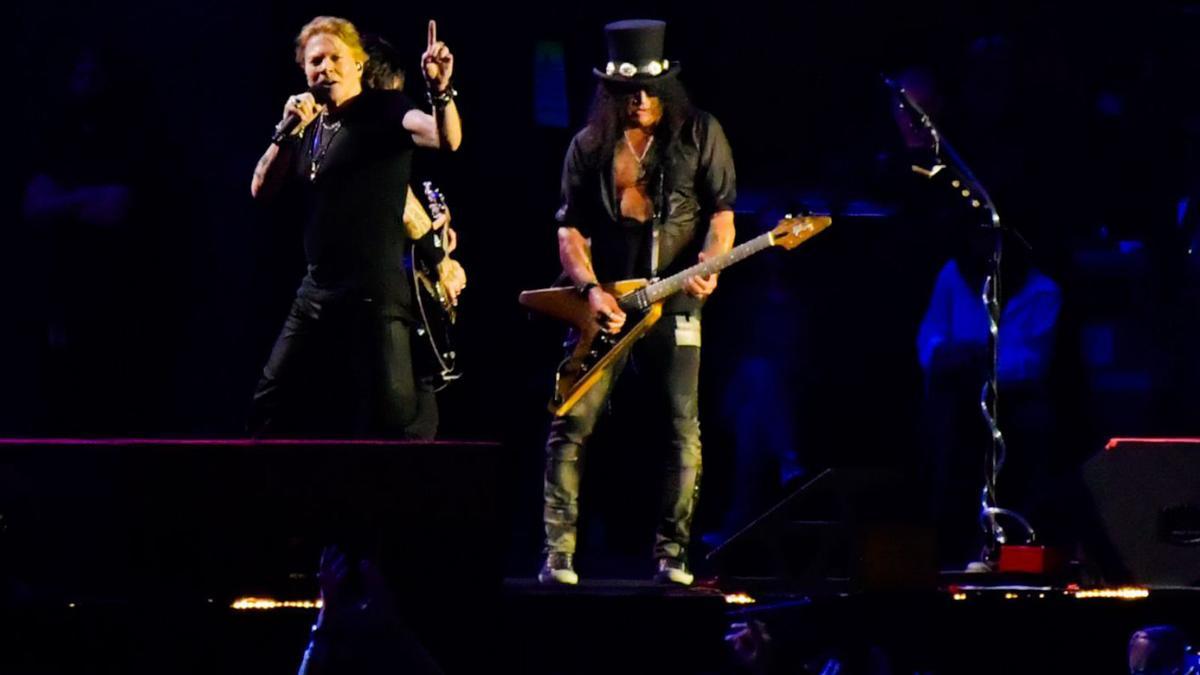 Guns n’Roses, en un moment de l’actuació. Guns n’Roses, en un moment de l’actuació.