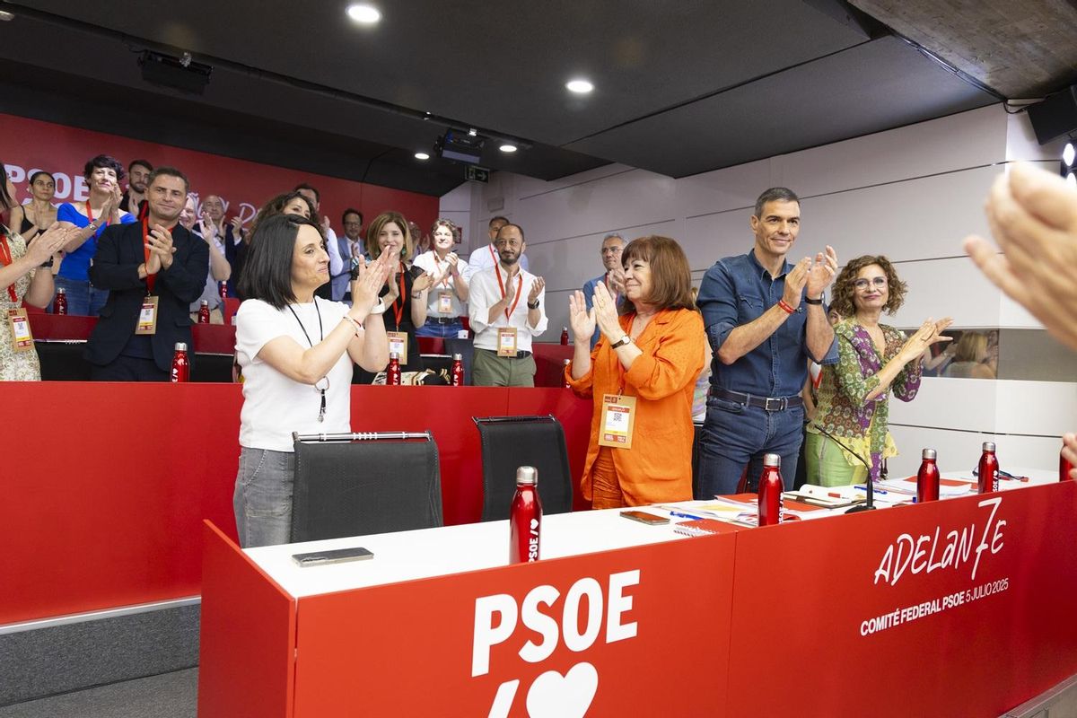 Rebeca Torró en el Comité Federal del PSOE junto a Pedro Sánchez