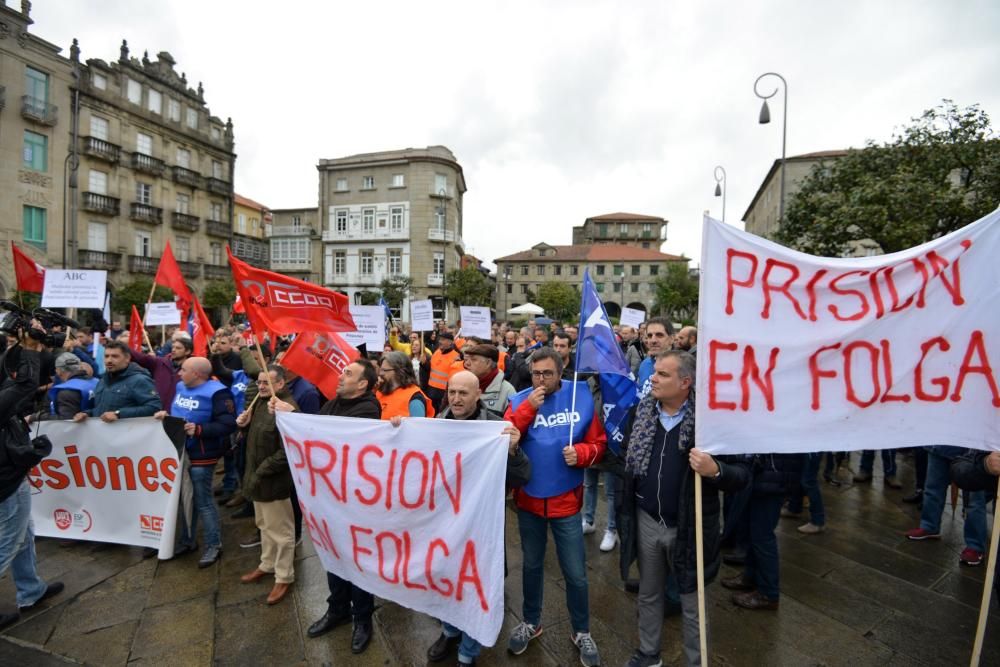 Los funcionarios de prisiones en huelga llevan sus protestas a las calles de Pontevedra