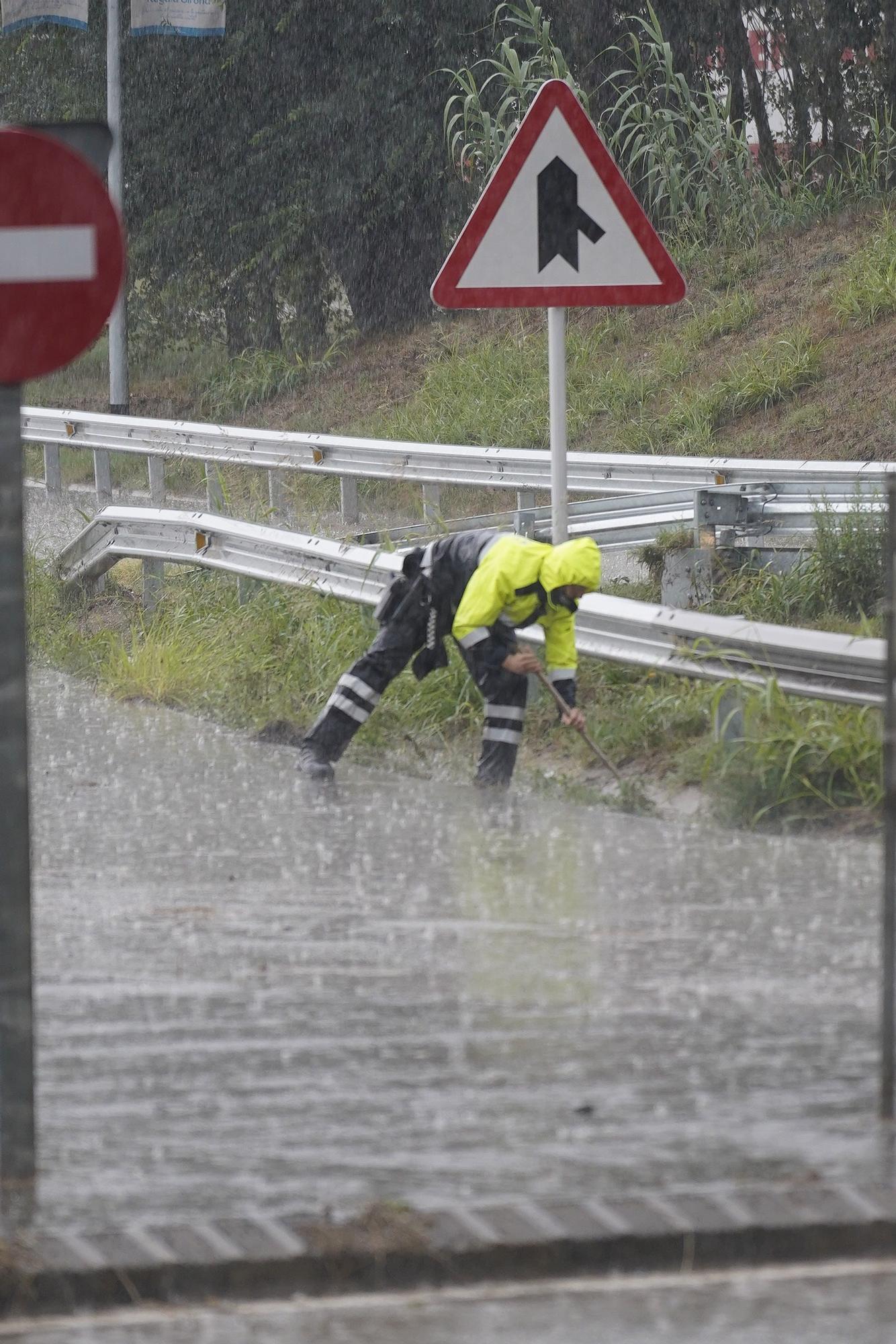 Tarda de pluges intenses que causen inundacions i destrosses a les comarques gironines