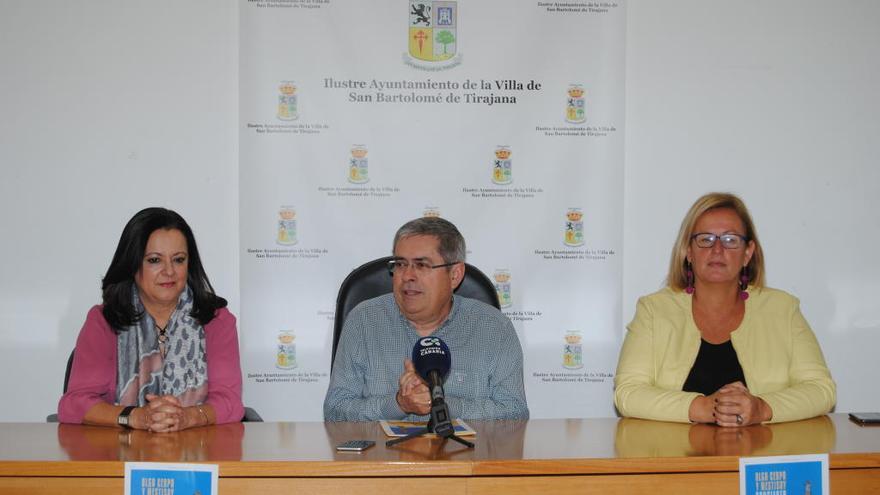 Por la derecha, Olga Cerpa, Marco Aurelio Pérez y Elena Álamo, durante la presentación del concierto de Año Nuevo.