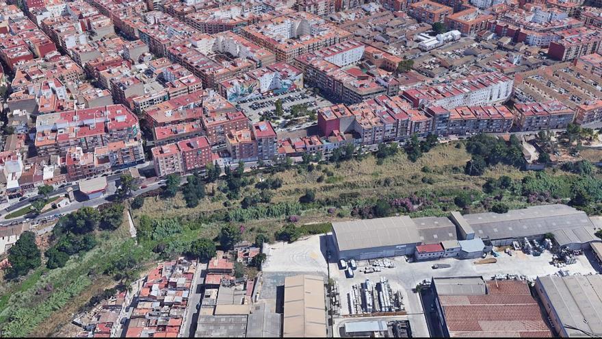 Torrent renueva las zonas verdes de la calle Sant Lluís Beltrán