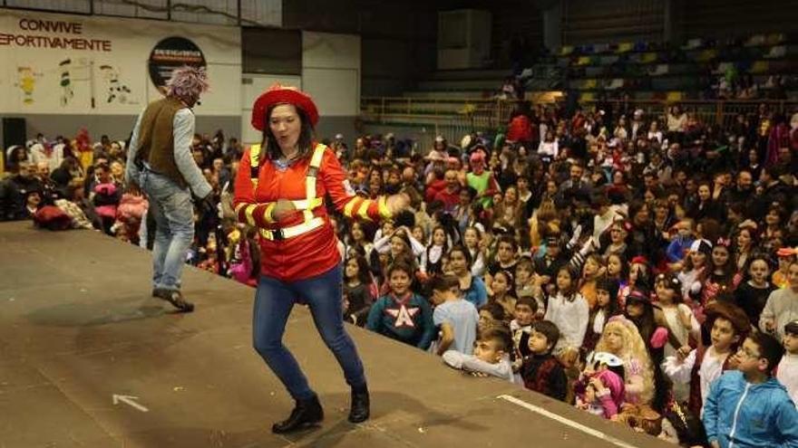 El espectáculo ofrecido ayer a los niños grovenses. // Muñiz