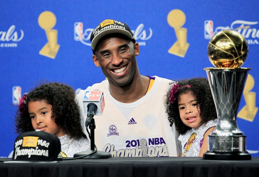 FILE PHOTO: Lakers'  Bryant smiles with ...