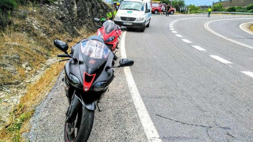 Siniestro ocurrido el pasado 7 de julio en el Alto do Rodicio, en el que falleció un motorista. // FdV