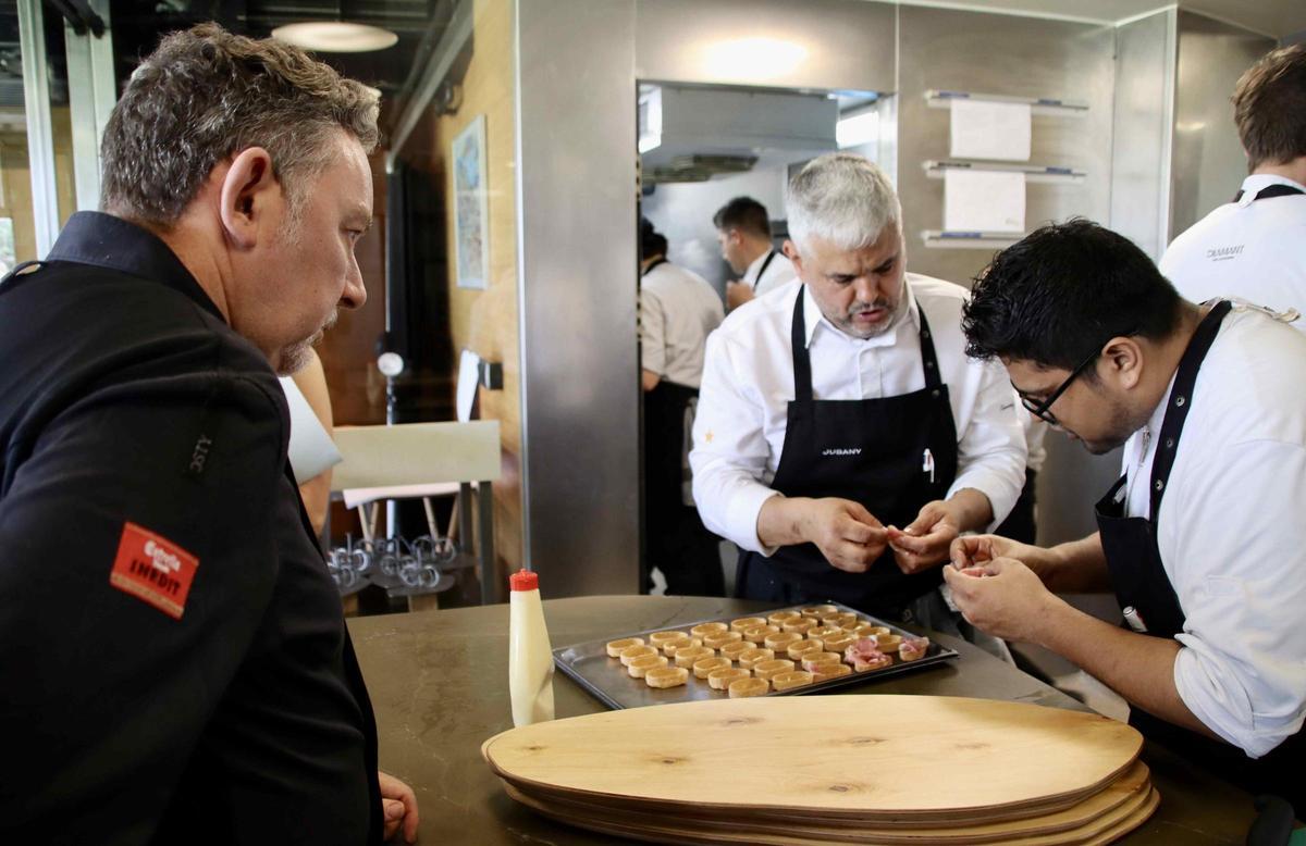 Les imatges de l'homenatge a Santi Santamaria per una desena de xefs amb estrelles Michelin