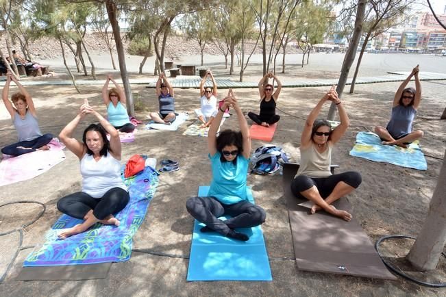 YOGA EN LA PLAYA MELENARA