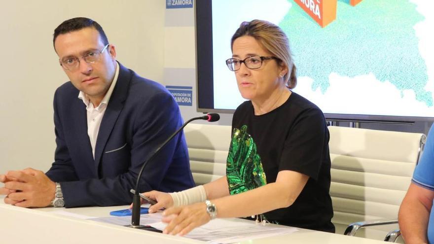 Mayte Martín Pozo junto a Manuel Martín, diputado de Medio Ambiente.