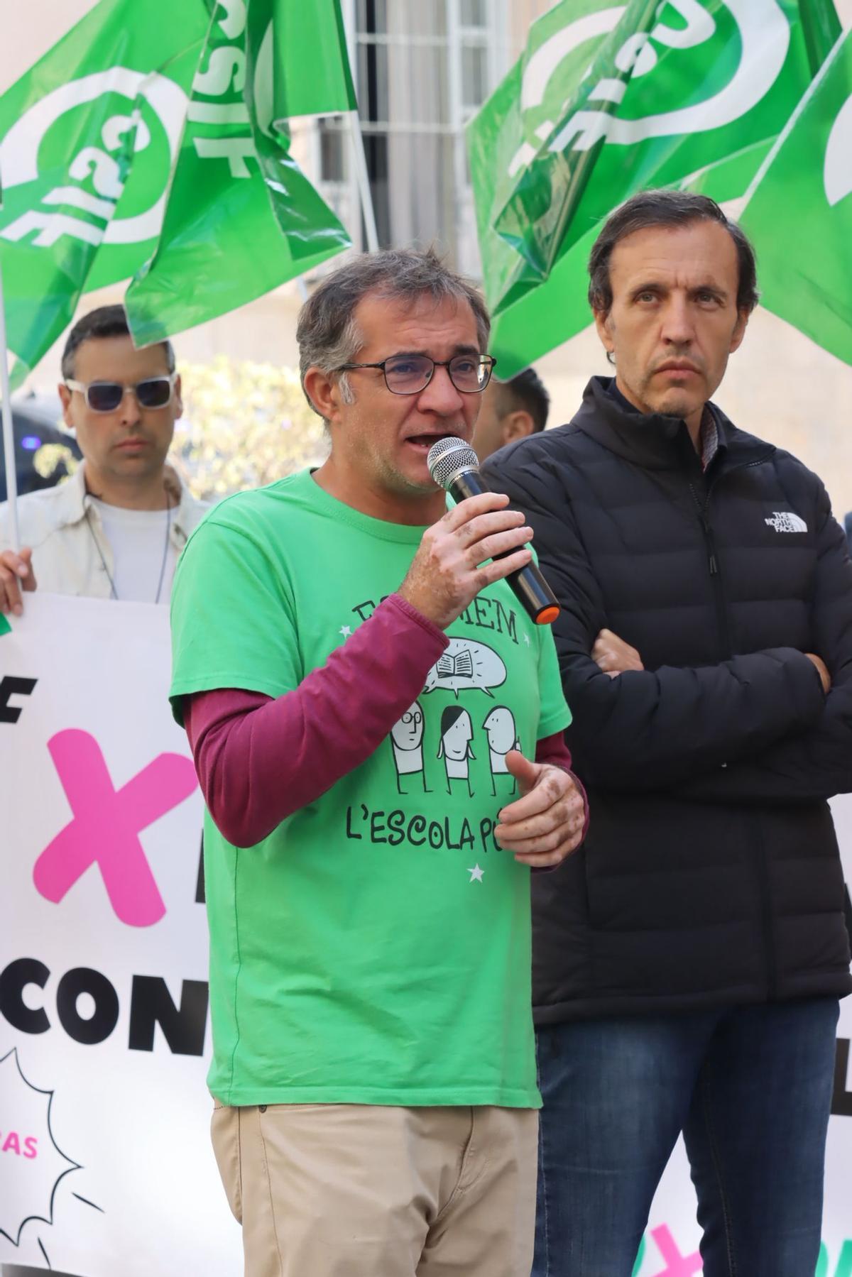 Los sindicatos de profesores apuntan directamente a Pérez Llorca: "Queremos negociar" Los sindicatos de profesores apuntan directamente a Pérez Llorca: "Queremos negociar"
