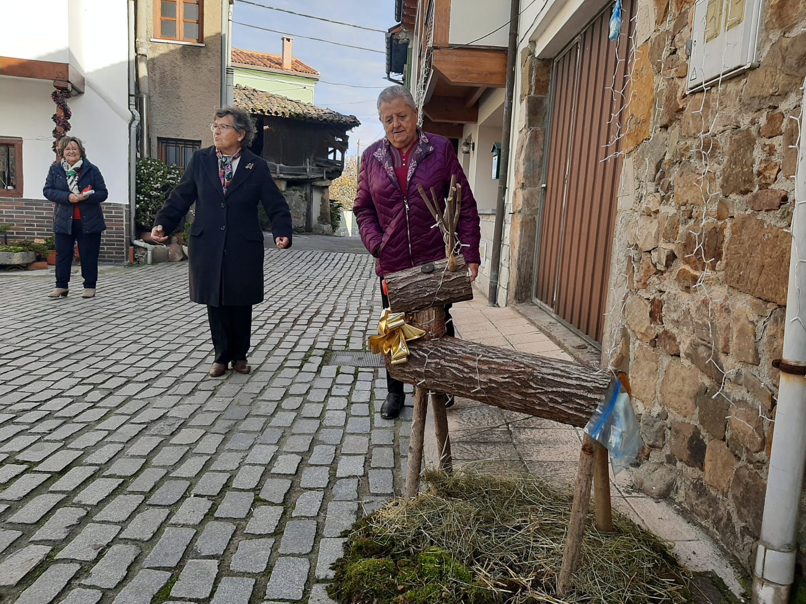 Suares brilla en Navidad: así han dejado los vecinos el pueblo de Bimenes