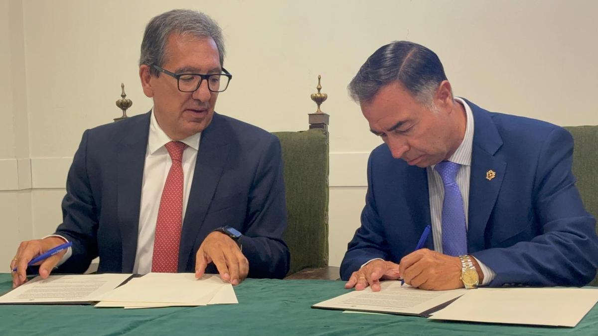 La Hermandad de la Macarena y la Fundación Cajasol han firmado un convenio de colaboración.
