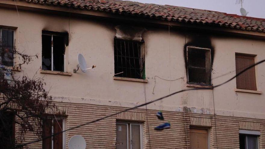Un incendio destruye totalmente una vivienda &#039;okupada&#039; en el barrio Oliver