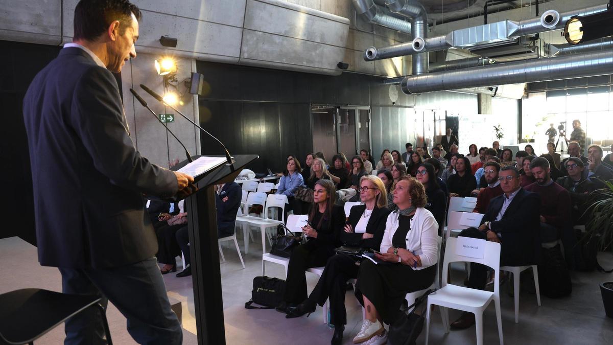 Juanma Romero, director de Levante TV, fue el encargado de conducir el foro «Valencia, Tierra de Talento», celebrado ayer en The Terminal Hub