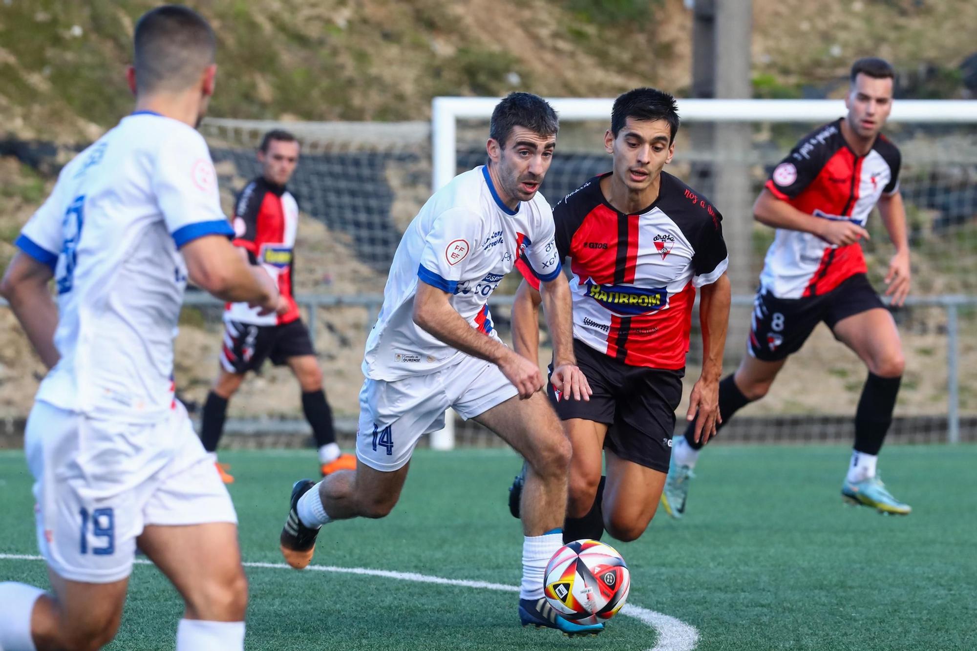 Las mejores imágenes de la victoria del Arosa ante la Unión Deportiva Ourense (1-0)