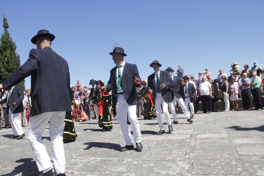 O Hío baila para rendir culto a San Roque