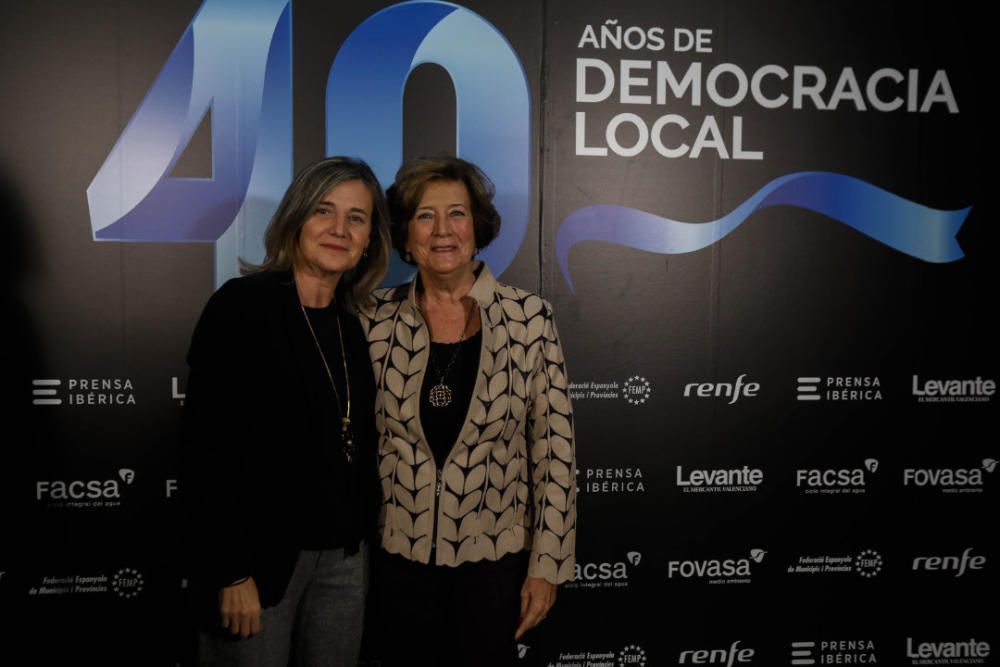 Elena Bastidas, exalcaldesa de Alzira, y Mari Ángeles Crespo, exalcaldesa de Carlet.