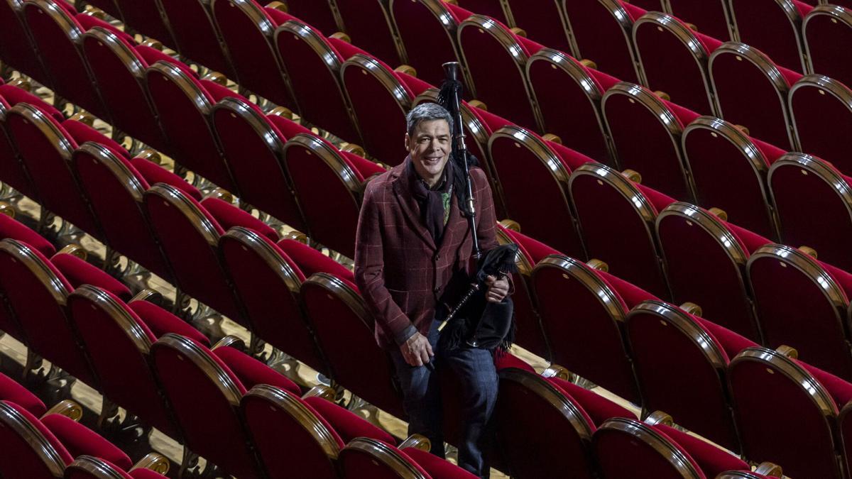 José Ángel Hevia, en el patio de butacas del teatro Campoamor