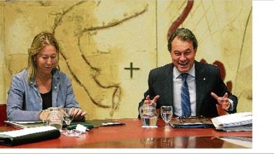 Neus Munté amb Artur Mas durant la reunió setmanal del Govern.