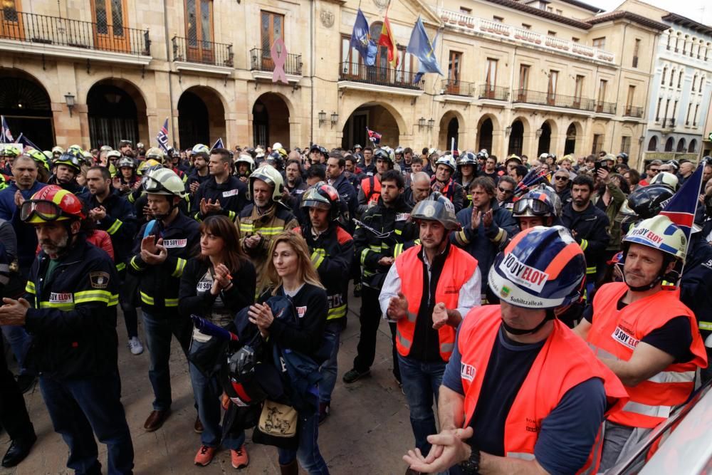 Manifestación de bomberos de toda España en Oviedo por Eloy Palacio