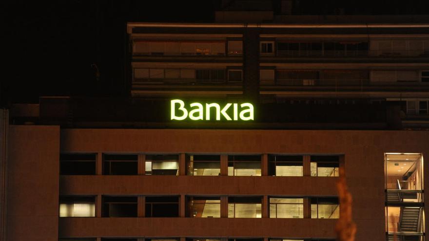 Bankia sustituye rótulos de BMN por los suyos