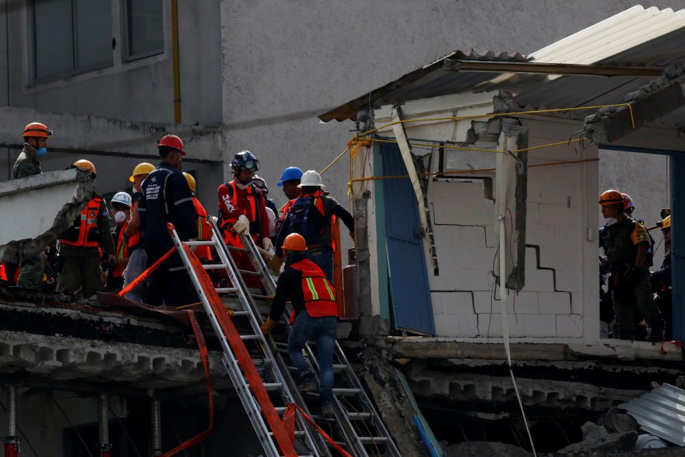 Un equipo internacinal trabaja en el rescate  del edificio de la calle Álvaro Obregón, donde se encuentra Jorge Gómez Varo.