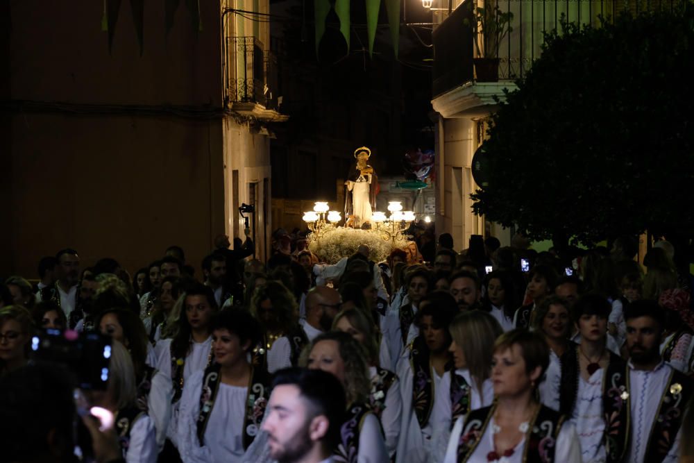 Miles de devotos festeros acompañaron al santo anacoreta en la sobria y tradicional Procesión