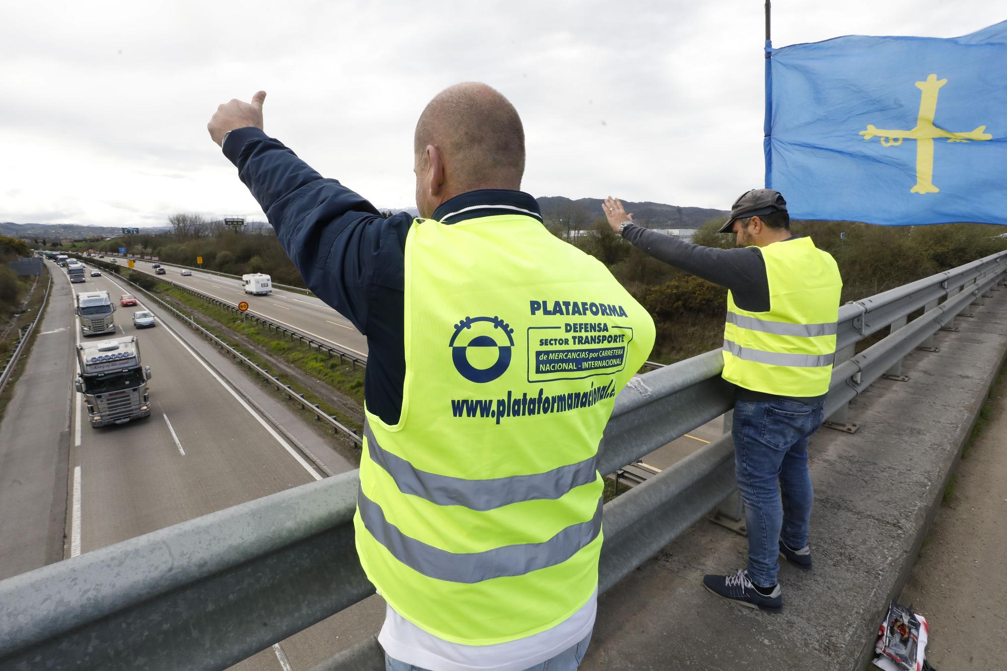 EN IMÁGENES: Así está siendo el paro del transporte en Asturias