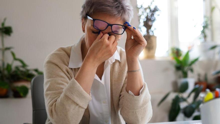 Si tens més de 60 anys i tens problemes de visió, compte, el teu cervell pot estar deteriorant-se