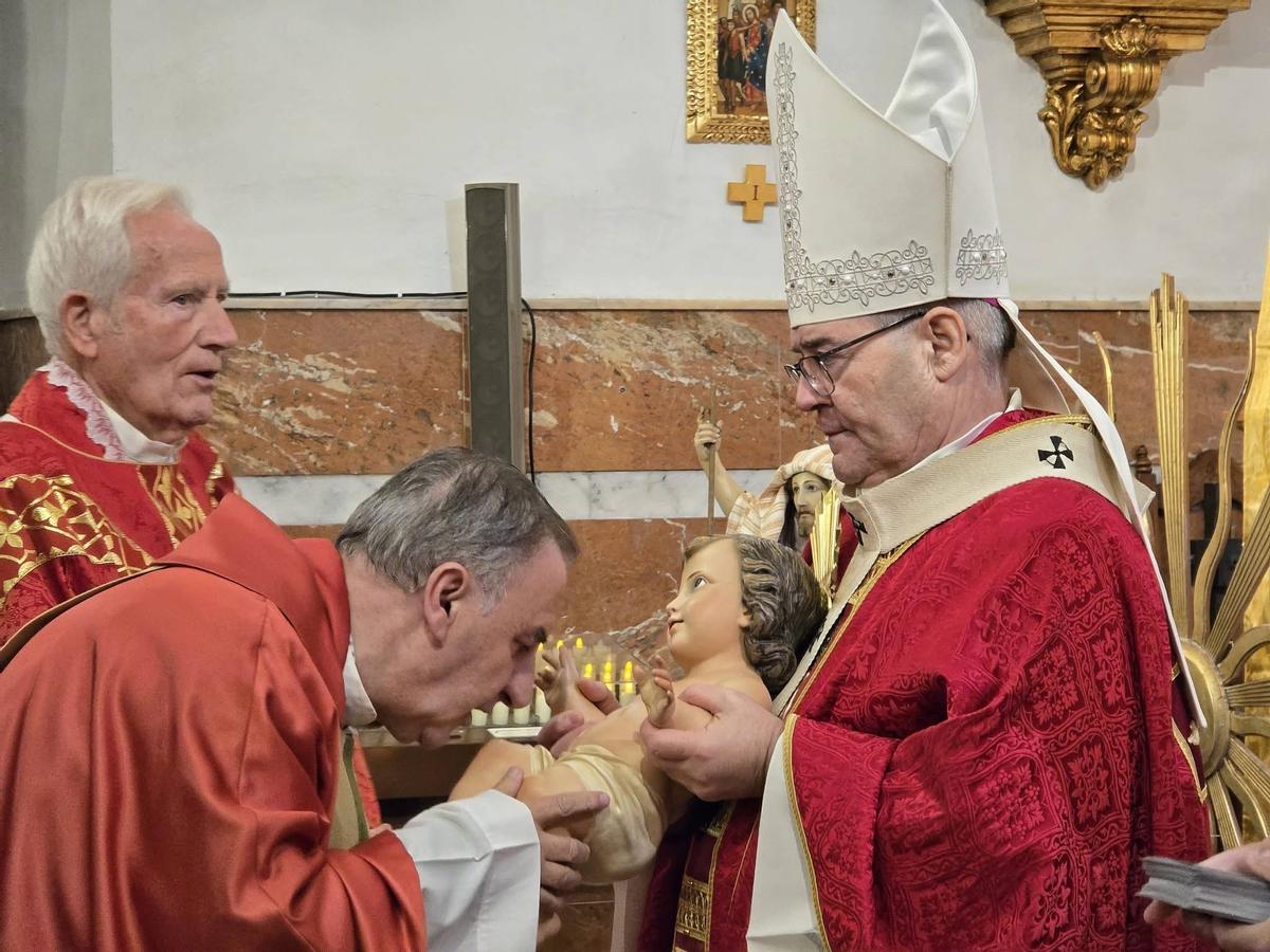 FOTOGALERÍA | Encuentro navideño de Francisco Cerrro con los sacerdotes del Arciprestazgo de Guadalupe, Herrera del Duque y Puebla de Alcocer