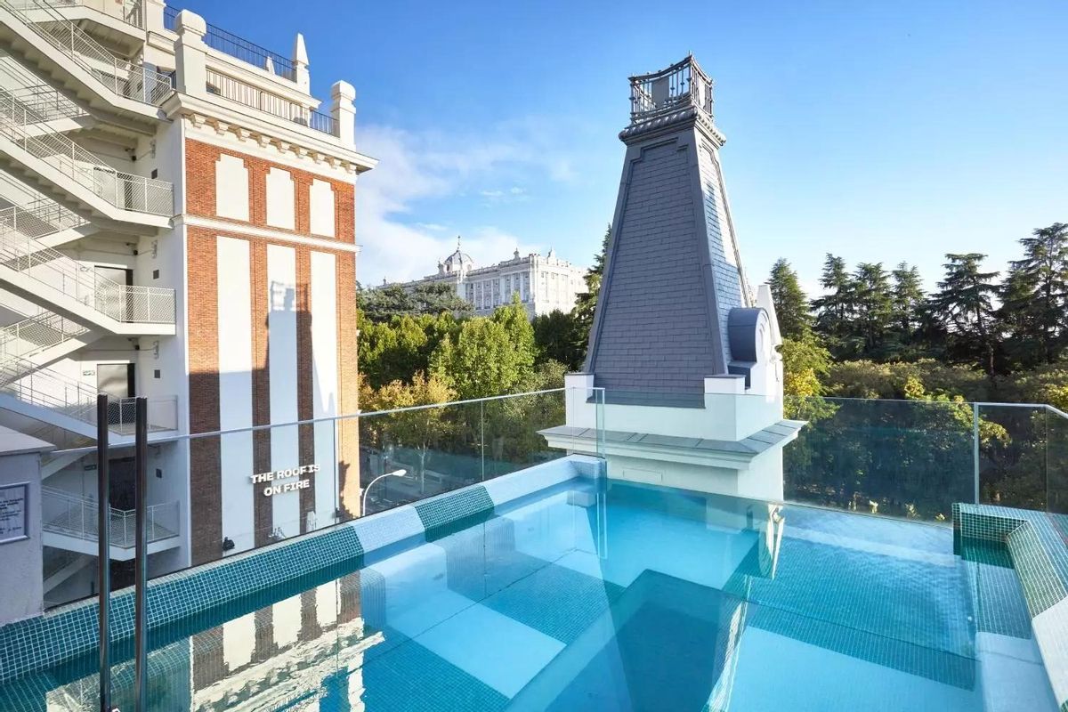Vistas de la piscina del The Social Club en Madrid.