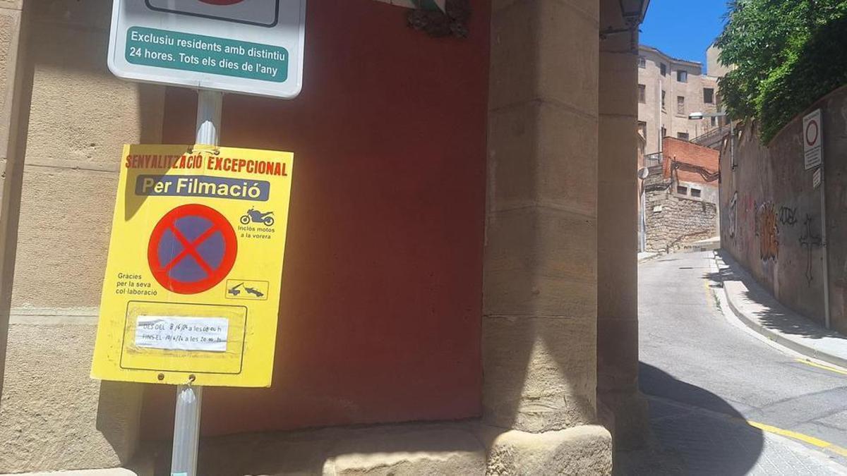La senyalització de prohibit aparcar a la plaça d'en Creus