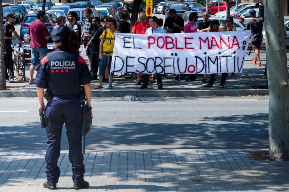 CDR es concentren davant la seu de la CUP i li demanen que «tombi» el Govern