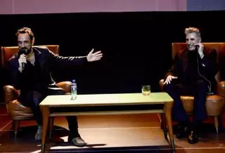El alegato de Loquillo en Gijón: "¿Por qué la poesía tiene que ser siempre el último mono? ¿Tan peligrosa es?"