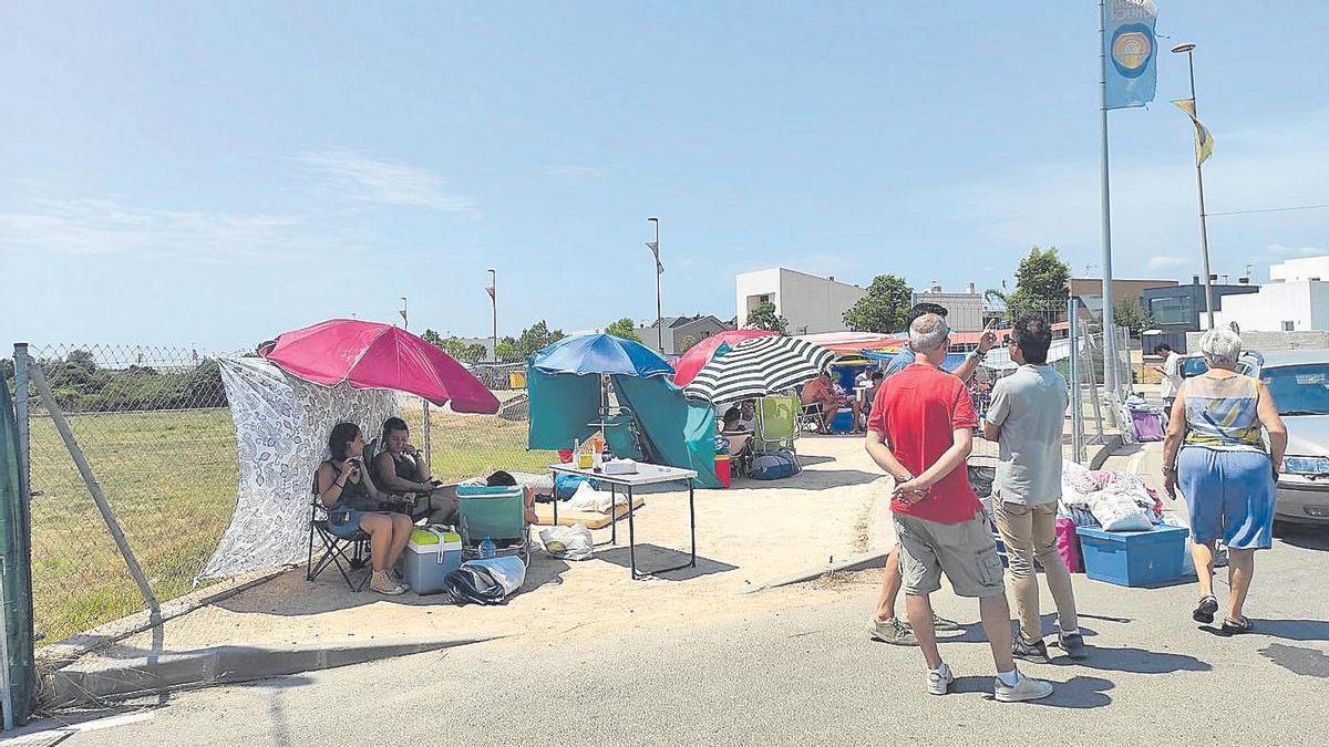 Las calles del distrito marítimo de Burriana se llenaron ayer con los primeros visitantes del Arenal Sound.