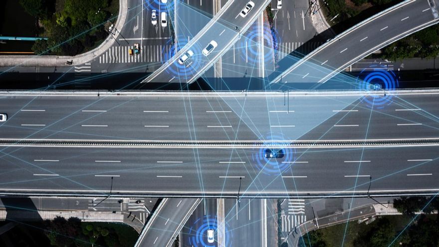 Empresa china inicia pruebas de conducción autónoma en autopistas de grupos de camiones no tripulados