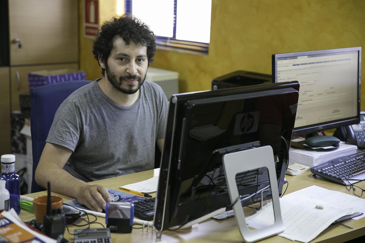 Fausto Luna es programador de una Aqualyt, una empresa de saneamiento del agua.