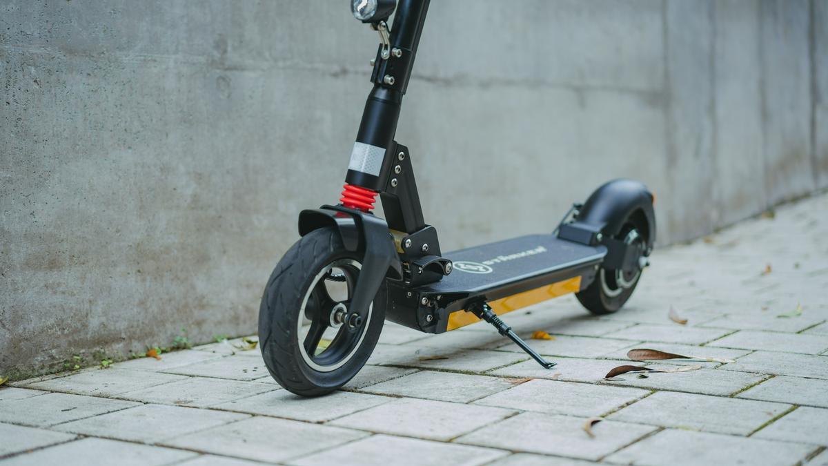 SUCESOS CANARIAS: Un peatón resulta herido tras ser atropellado por una  patineta en Playa del Inglés