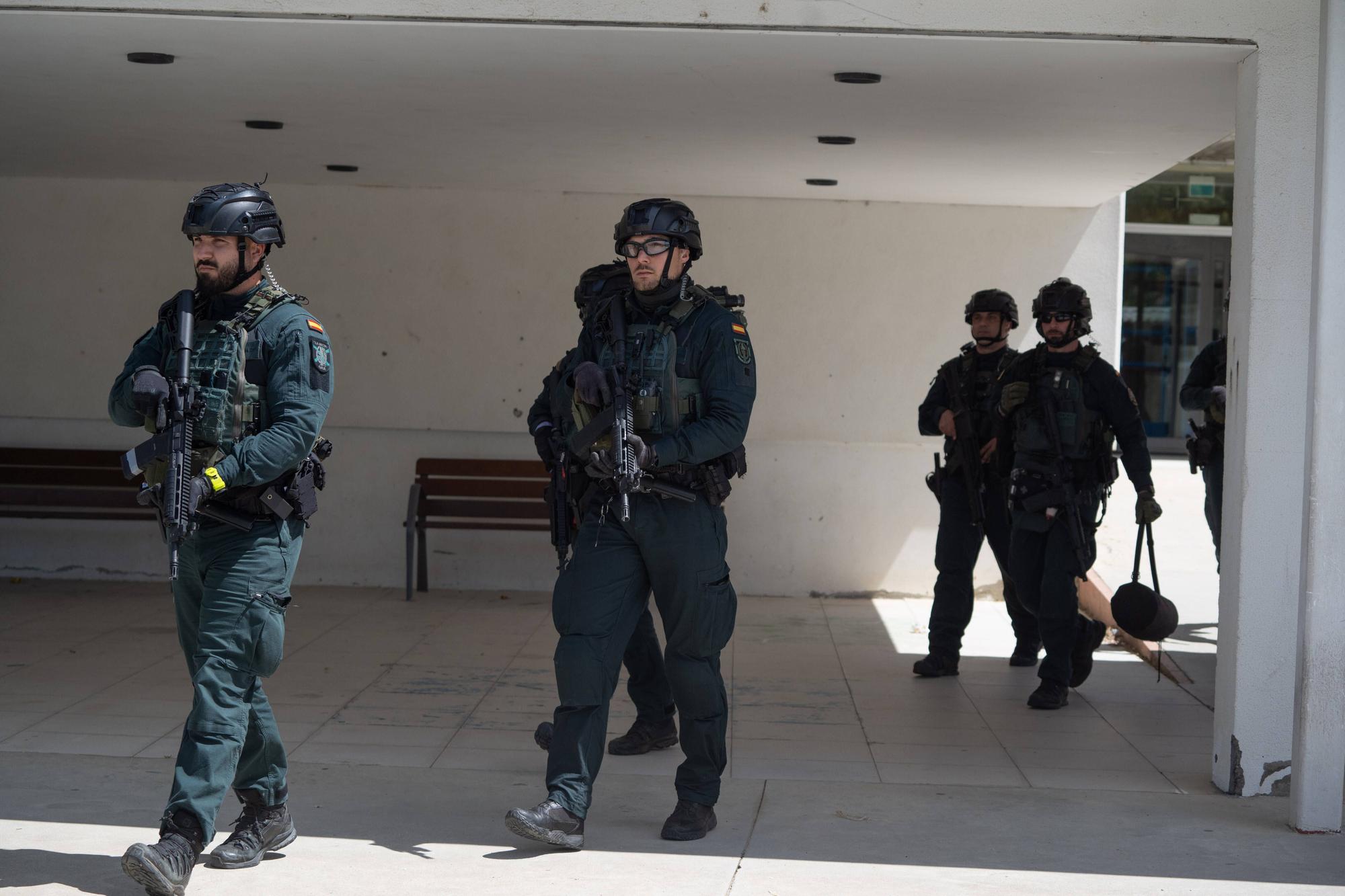 GALERÍA | El impresionante simulacro de atentado terrorista en el colegio de Coreses (Zamora)