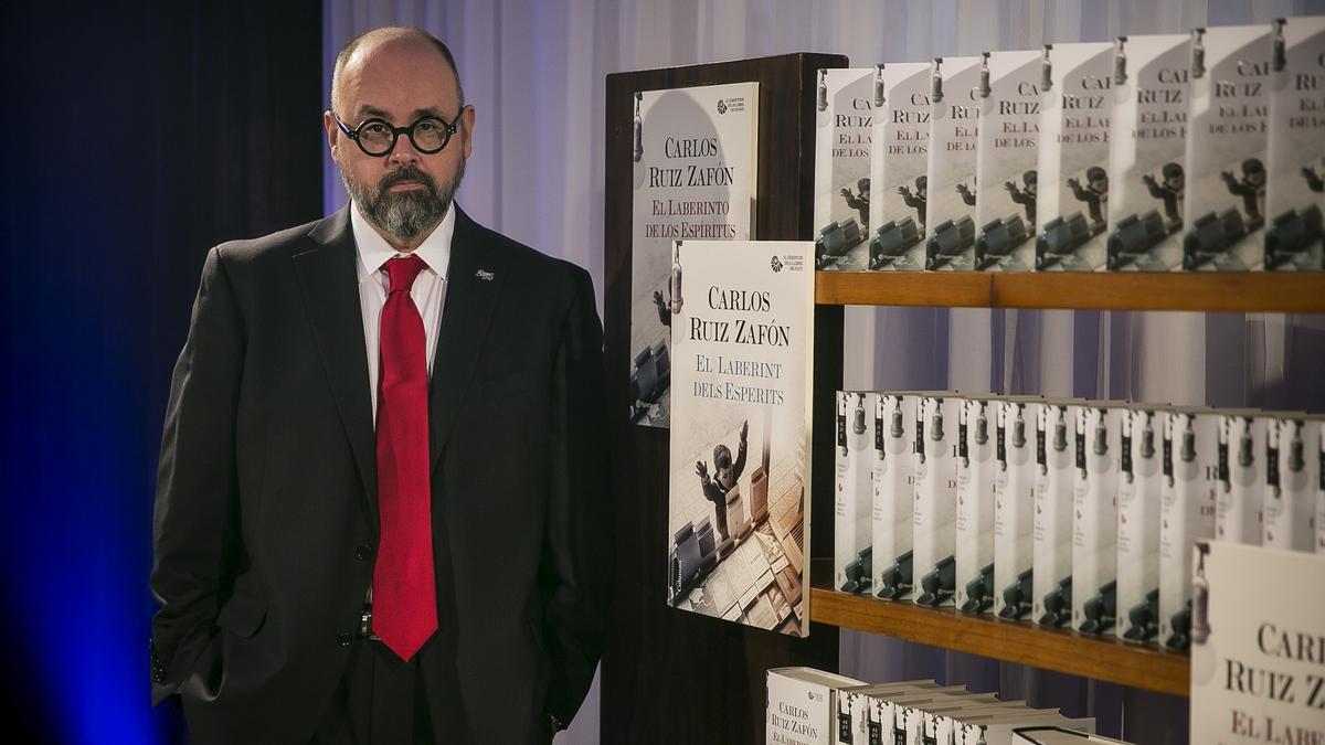  Carlos Ruiz Zafón  en la presentación de  'El laberinto de los espíritus'.