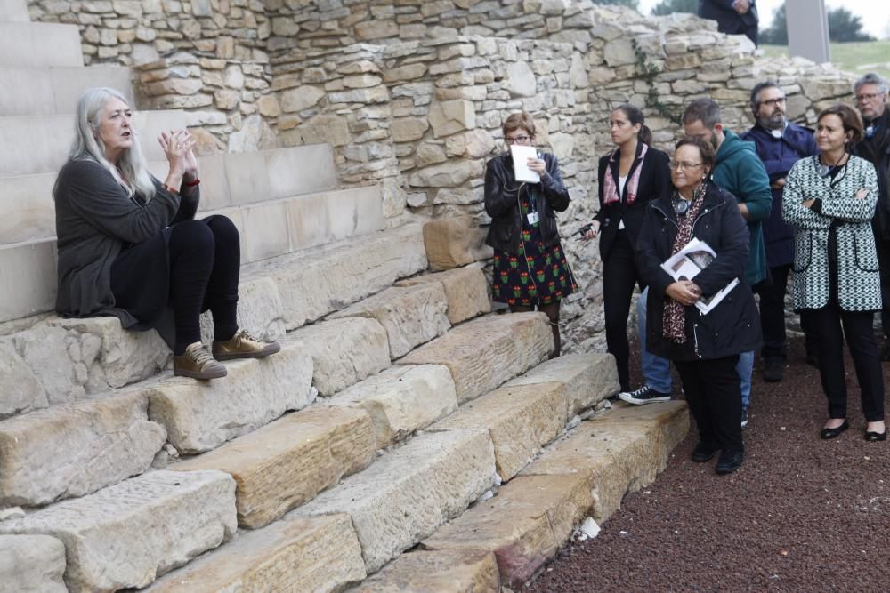 Mary Beard visitando la Villa Romana de Veranes