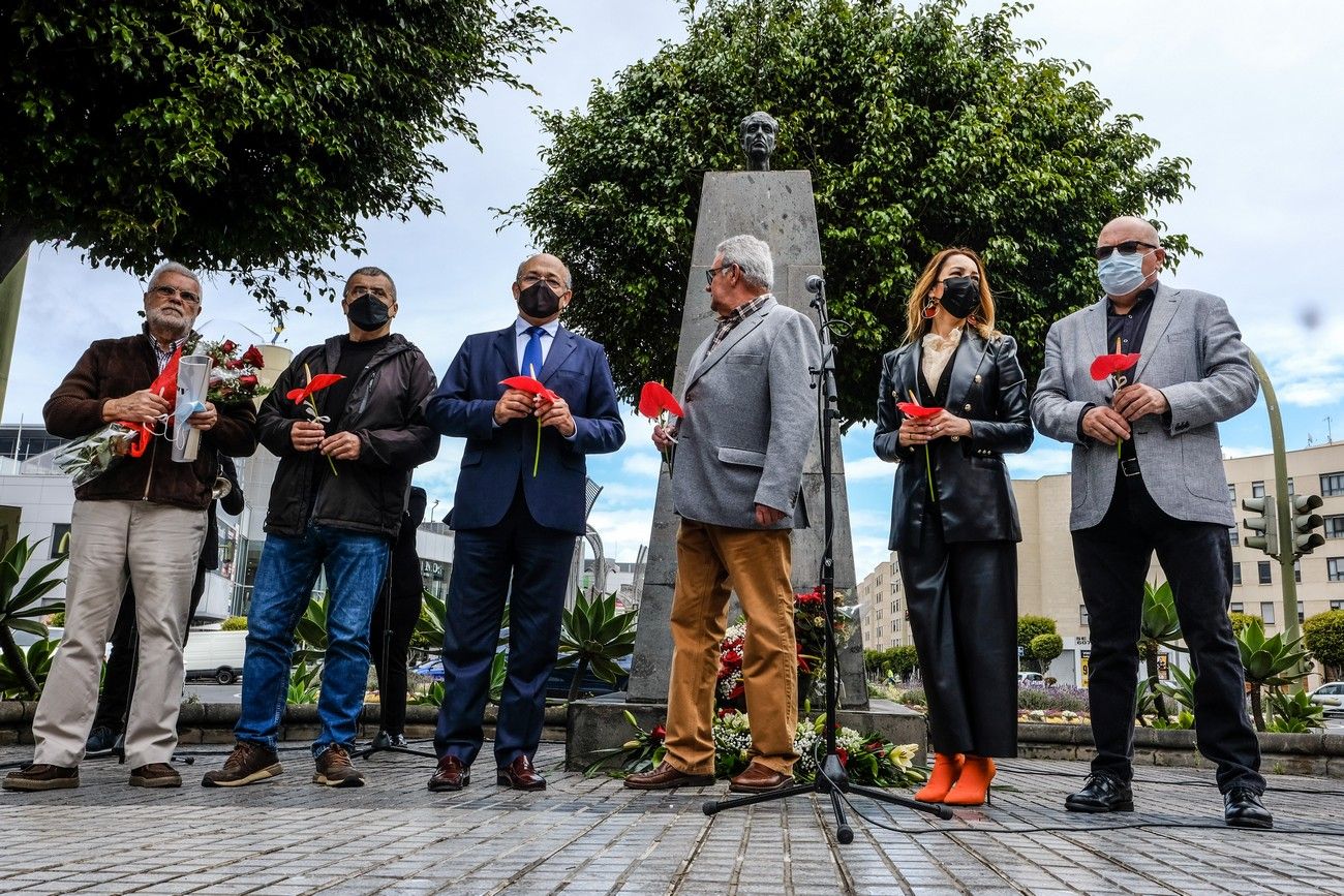 Ofrenda floral ante el busto de Felo Monzón por el 112 aniversario de su nacimiento