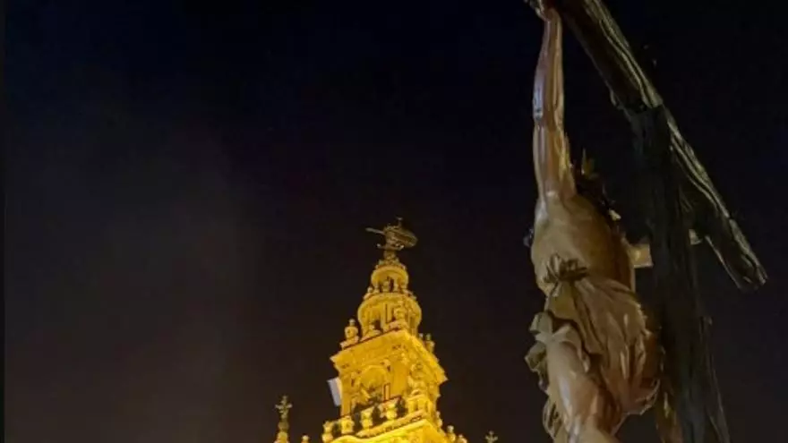 El Cachorro ofrece una estampa histórica con la Giralda de testigo